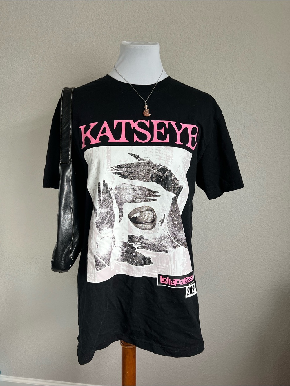 Official Katseye Lollapalooza 2025 Graphic Band Tee in Black & Pink